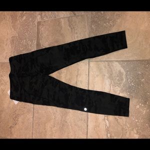 🍋lululemon Camo Fast & free 7/8 tight